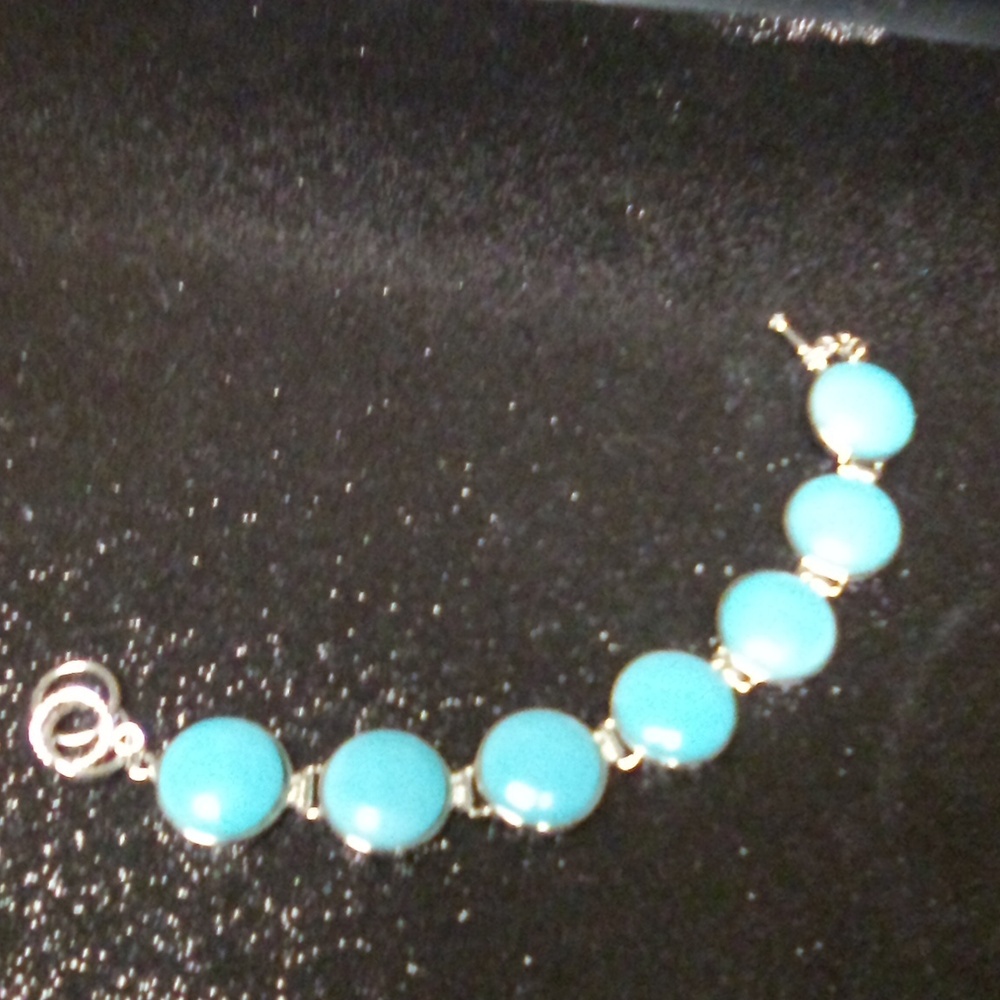 Fashionable turquoise bracelet